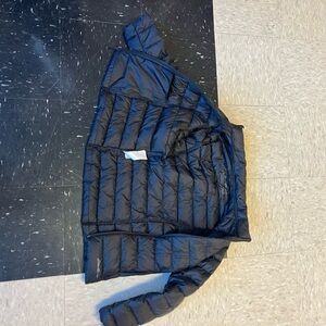 Very good condition woman's puffer. Size M